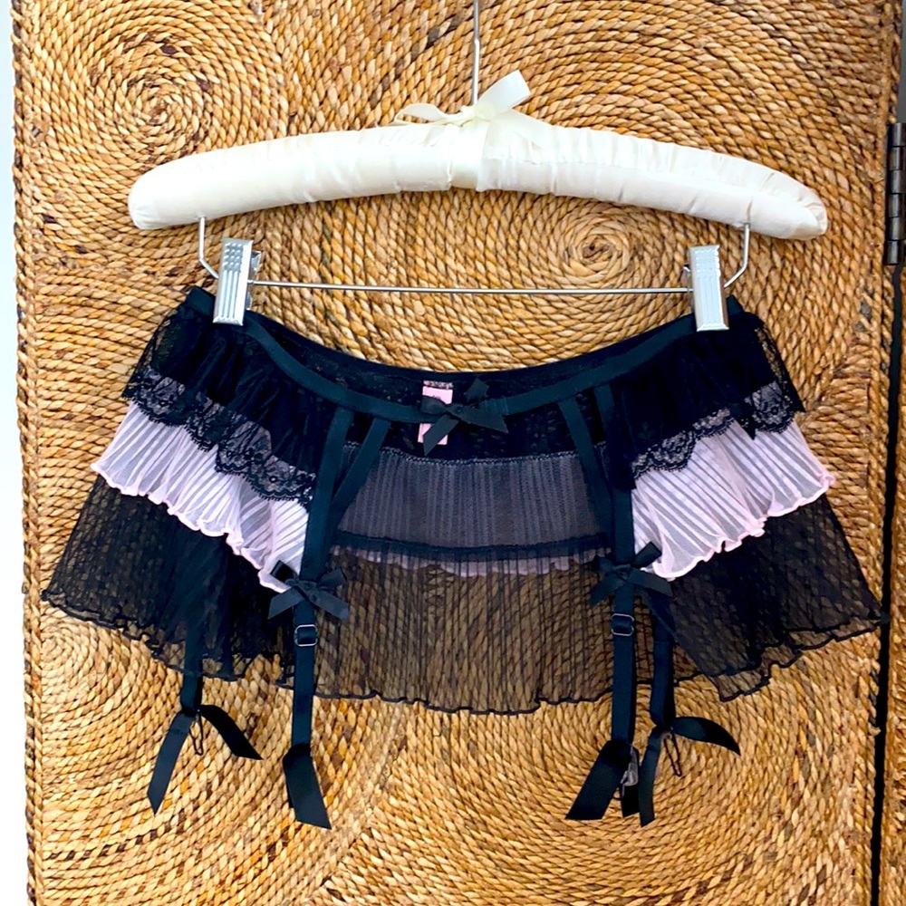 Agent Provocateur FiFi Suspender Skirt Black/Pink